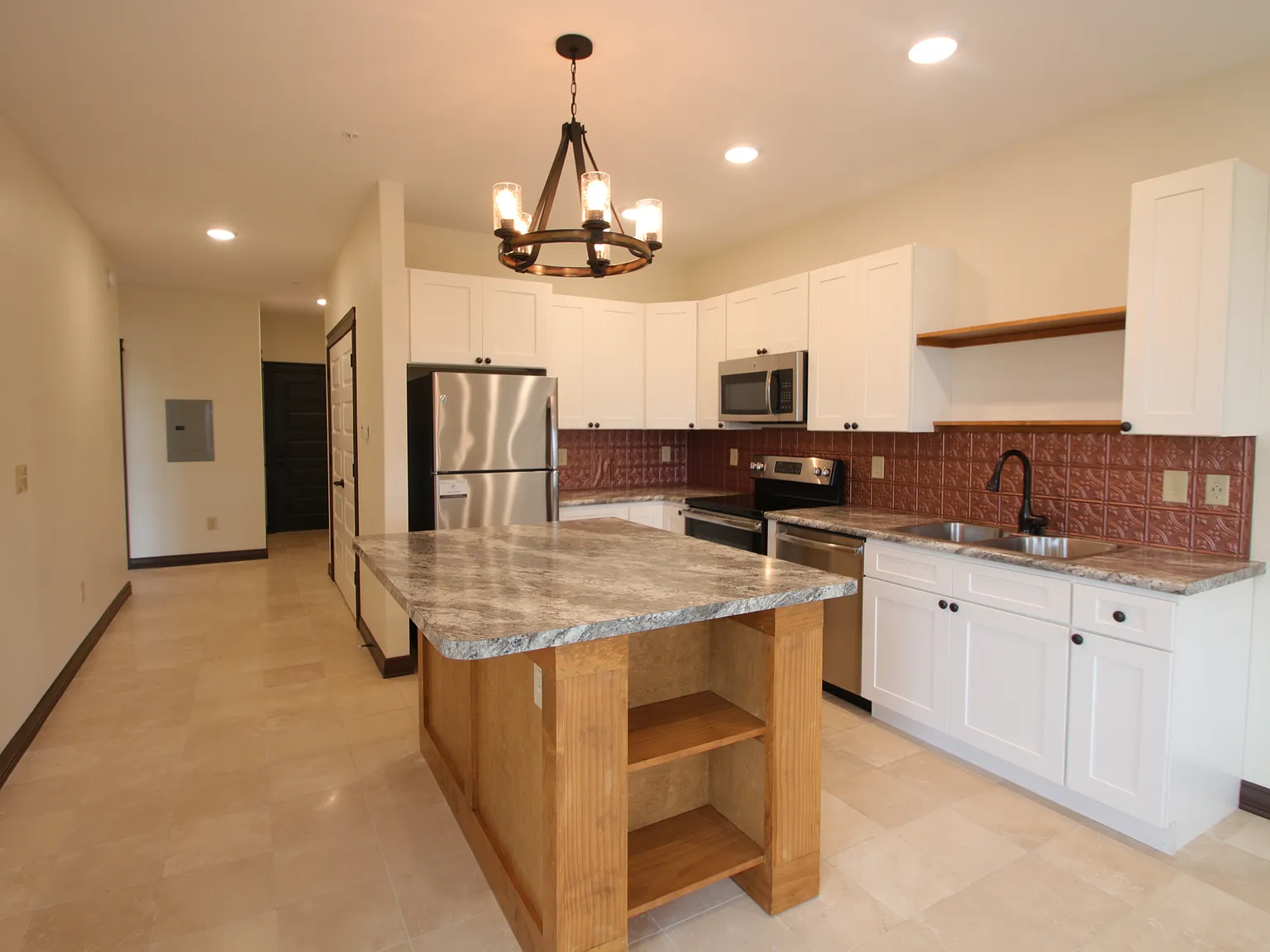 2 bed, 1014 sqft, $1,895 — Photo 2