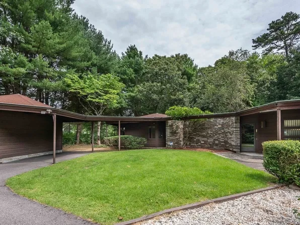 150 Bishop St, Attleboro, MA 02703