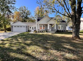 3006 Abbe Rd, Sheffield Village, OH 44054