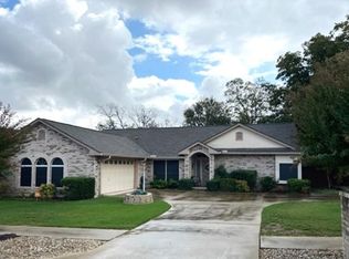 205 Los Cedros Loop, Kerrville, TX 78028