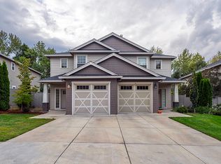 3860 Creek View Dr, Medford, OR 97504