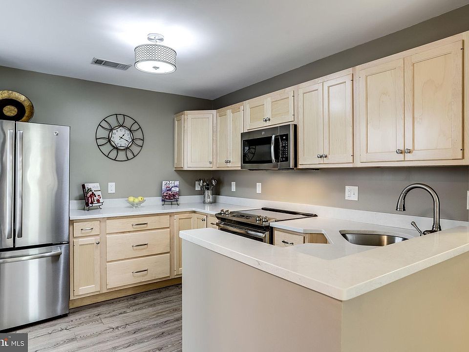 1st image of 2942 Yarling Ct