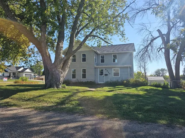 920 E Washington St, Center Point, IA 52213