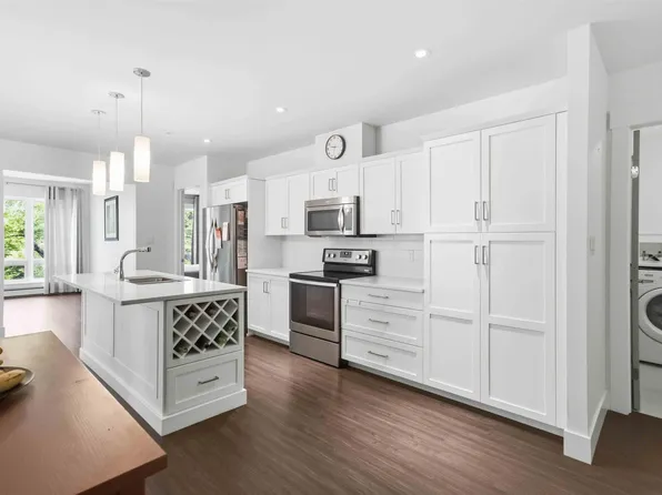 267 Gary Martin Dr #303, Halifax, NS B4B 0P5