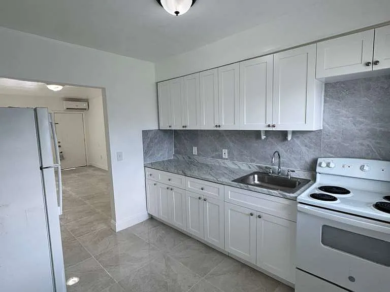 9380 NW 14th Ave #24 — Photo 5