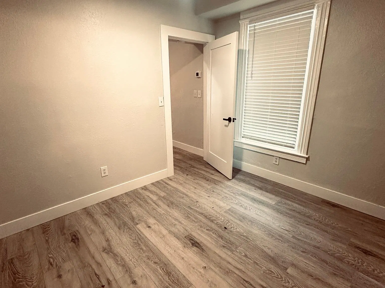 1 bed, 400 sqft, $1,350 — Photo 2