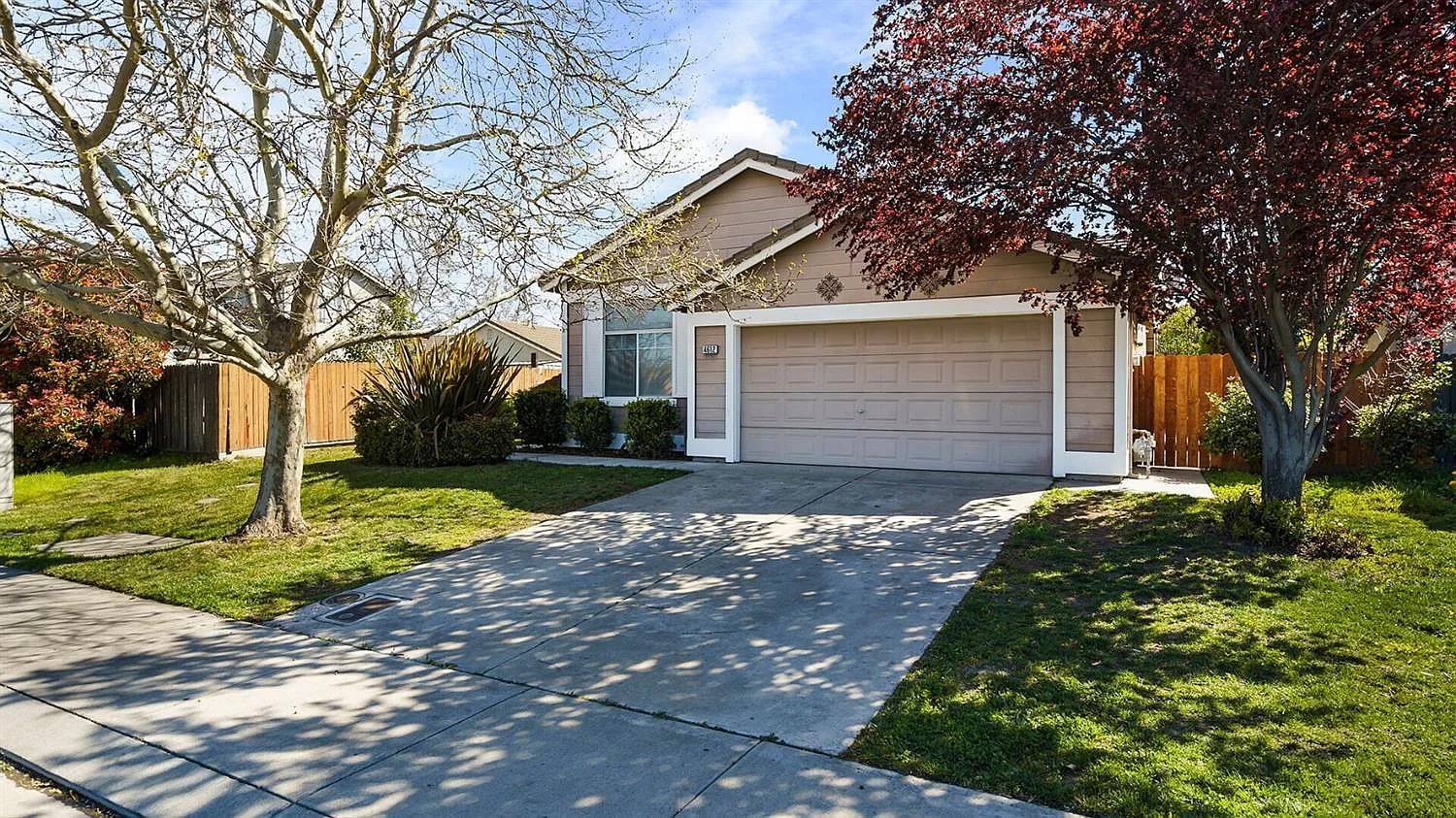 4 bed, 1649 sqft, $2,600 — Photo 1
