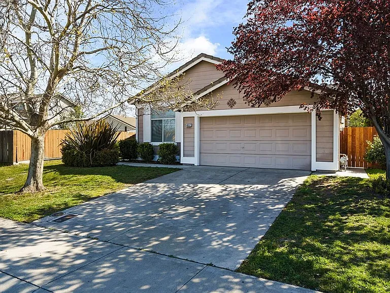 4612 Ews Woods Blvd — Photo 1