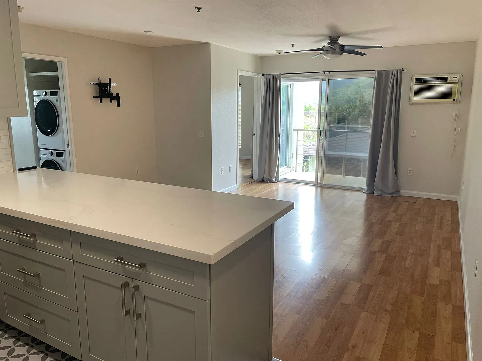 2 bed, 800 sqft, $3,500 — Photo 1