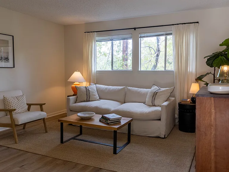 5516 Roosevelt Ave #201 — Photo 2