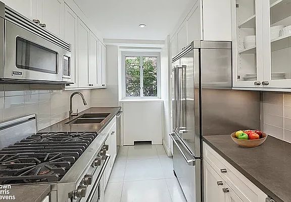 3rd image of 200 E 66th St APT B203