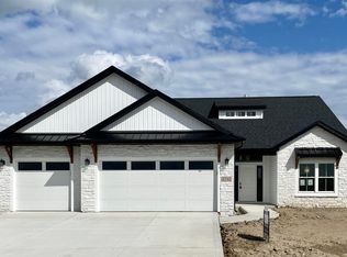 2742 Mellow Ct, Fort Wayne, IN 46818