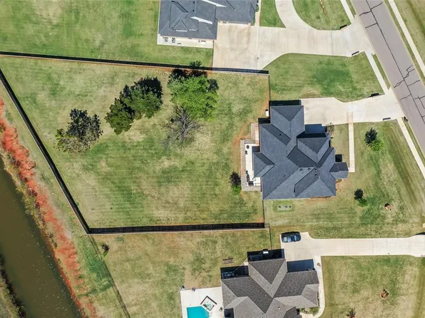 22297 Forester Ln, Edmond, OK 73025