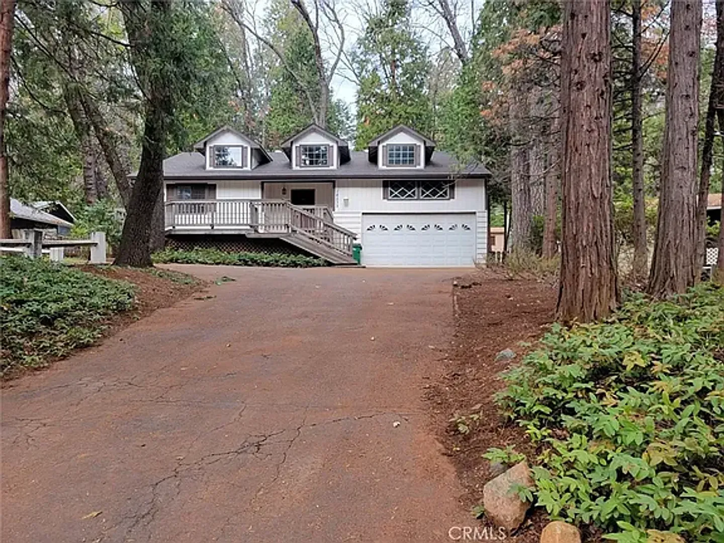 Magalia-2 bed 2 bath home with garage. Natural Landscaping, wood stove — Photo 2