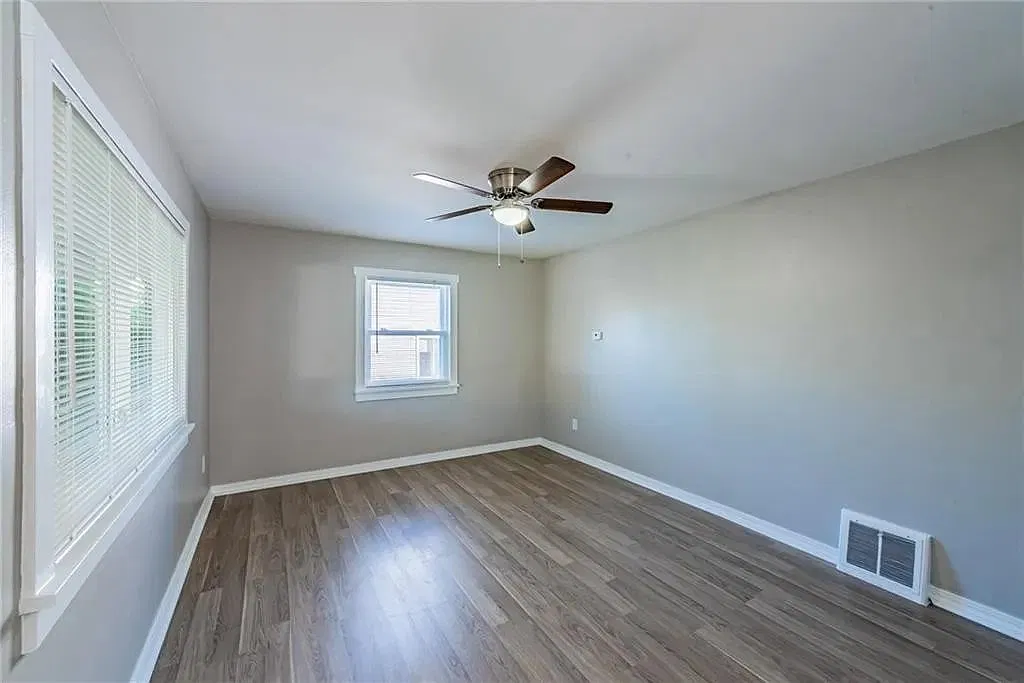 3 bed, 1.0 bath, 1077 sqft, $1,697 — Photo 3