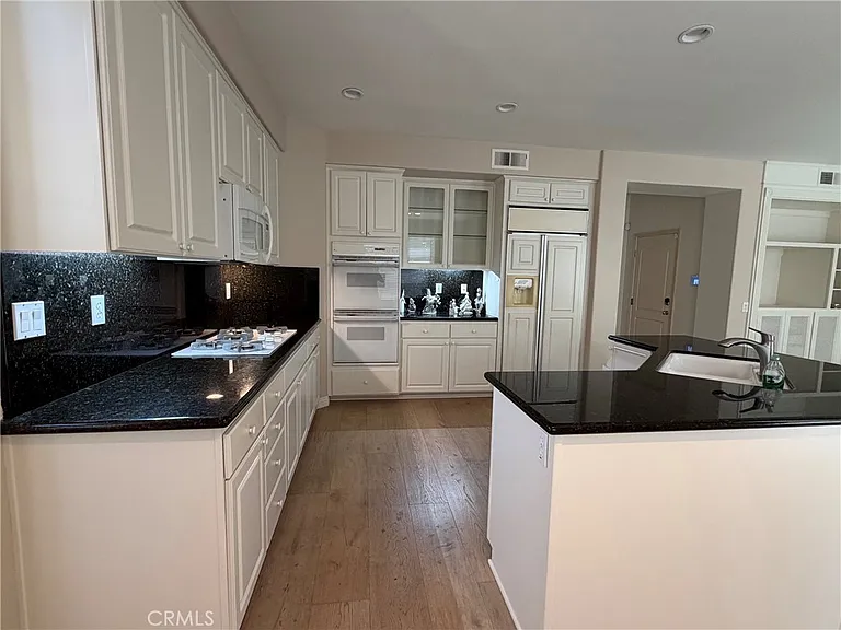 7056 Ashley Dr — Photo 4