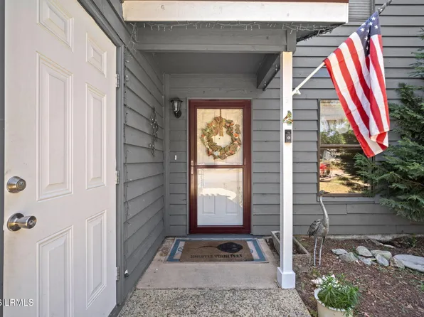4 Battery Ln, Beaufort, SC 29902