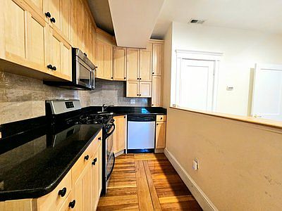 3rd image of 189 Winthrop Rd #4