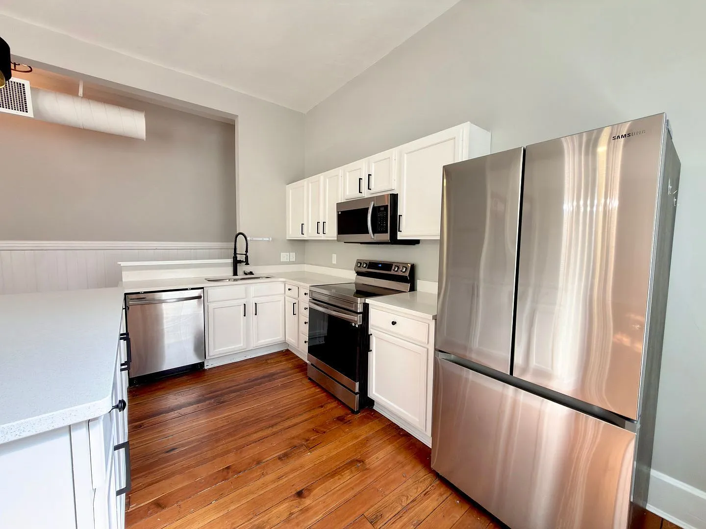 1 bed, 1.0 bath, 870 sqft, $1,600 — Photo 4