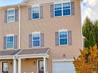 2260 Rising Hill Rd, Whitehall, PA 18052