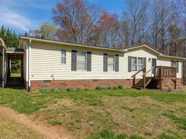 109 Salem Dr #3, Morganton, NC 28655