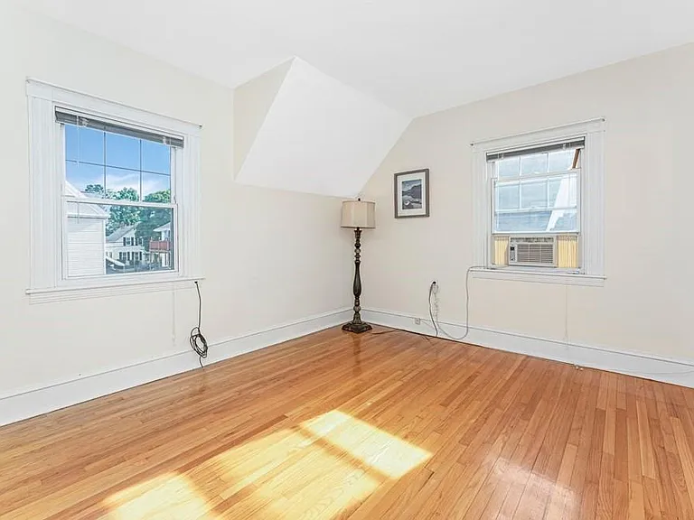 11 Webster St — Photo 16