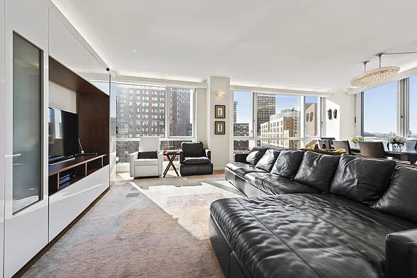Sold by Nest Seekers International | media 2