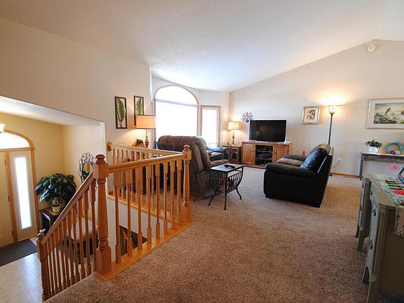 5th image of 700 Sommerset Ln