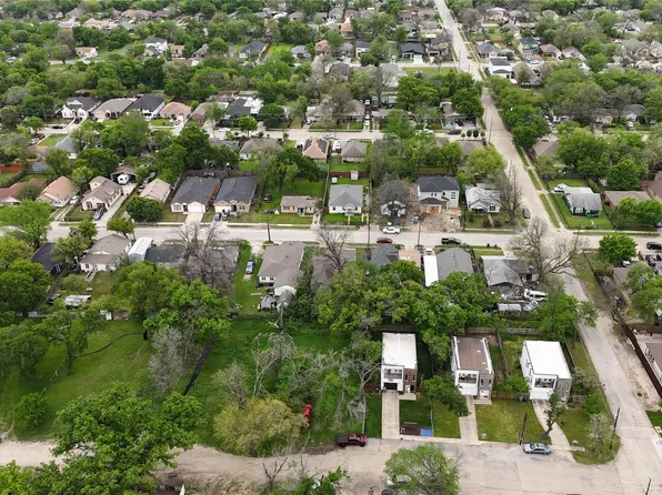 3622 Bickers St, Dallas, TX 75212