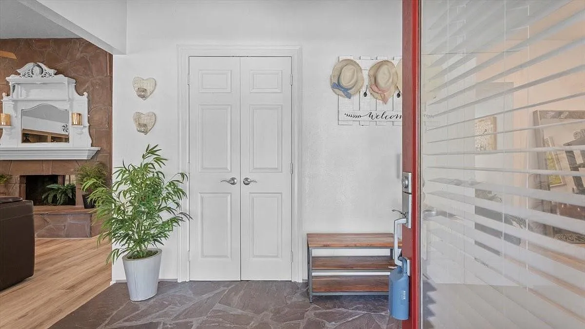 4 bed, 4.5 bath, 3330 sqft, $4,500 — Photo 4