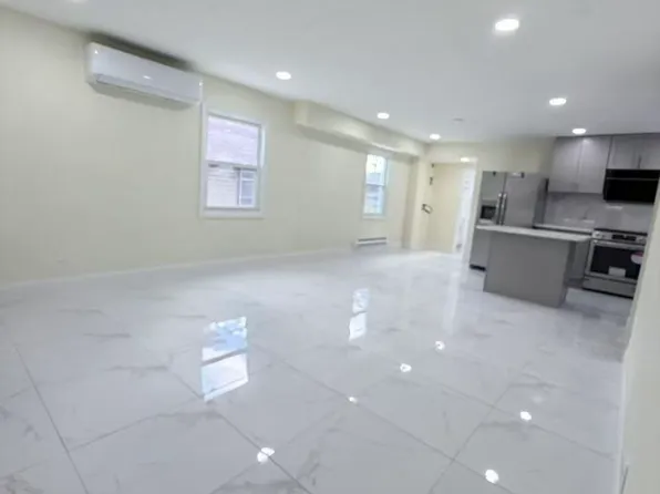 30 Seafoam Street image 9 of 17