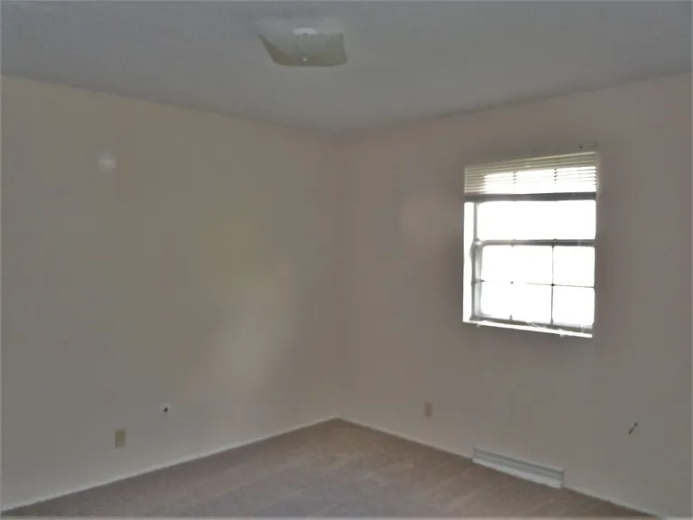 678 Camelot Dr — Photo 6