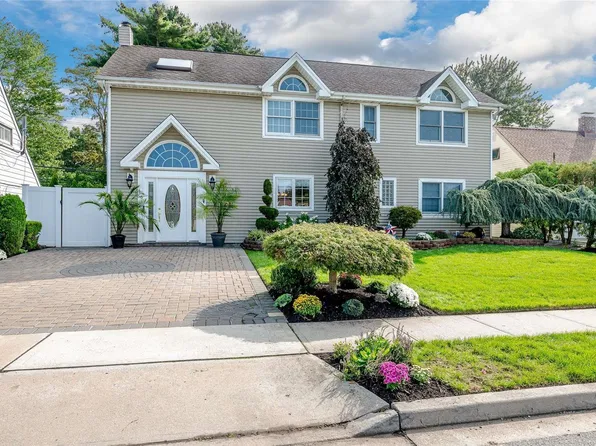 56 Acre Lane, Hicksville, NY 11801