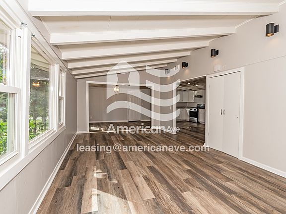 1524040_003_living_room_4.jpg