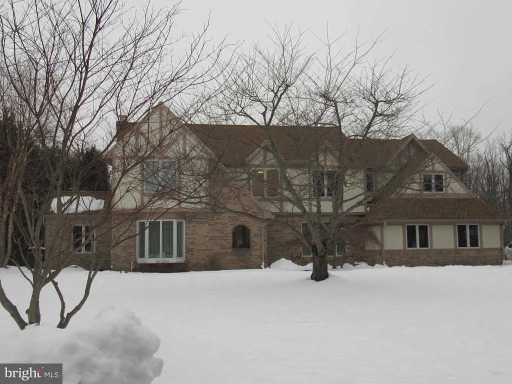 10 Highfield Ct photo 1