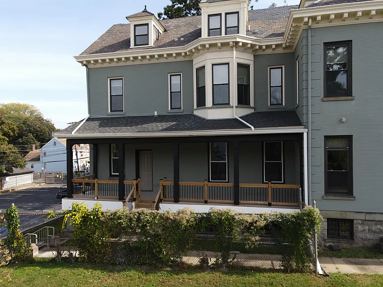 Luxury Apartments at 831 Lehigh Street — Photo 7