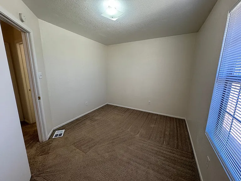 1100 Leslie Circle — Photo 10