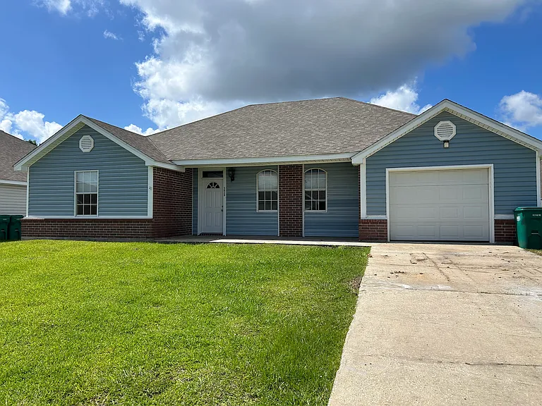 5029 Hawthorn Dr — Photo 1
