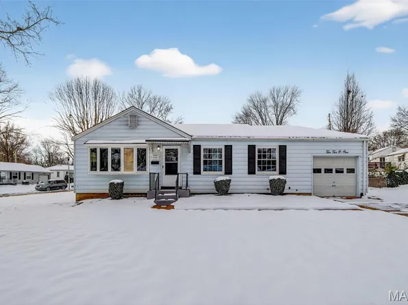10201 Surf Dr, Saint Louis, MO 63137