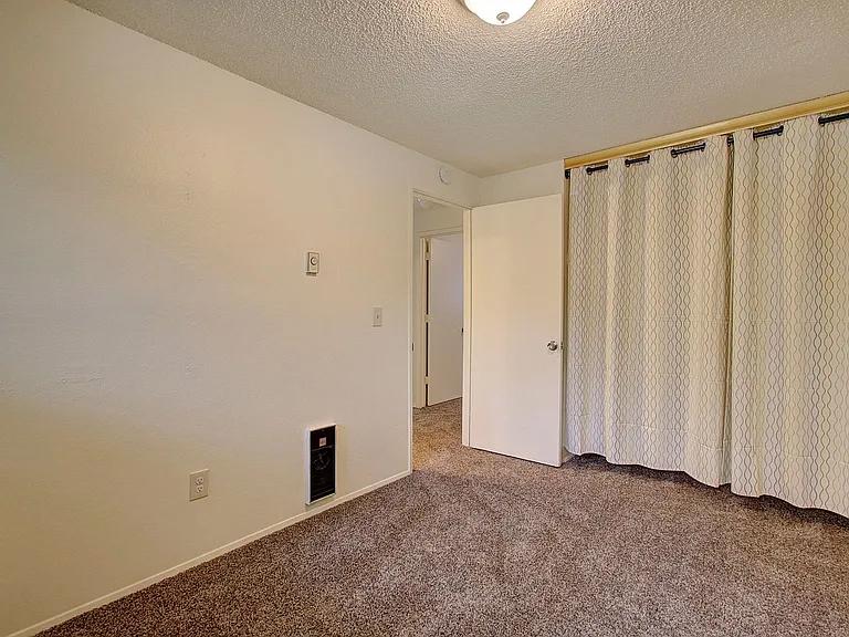 10509-10523 NE 10th St — Photo 13