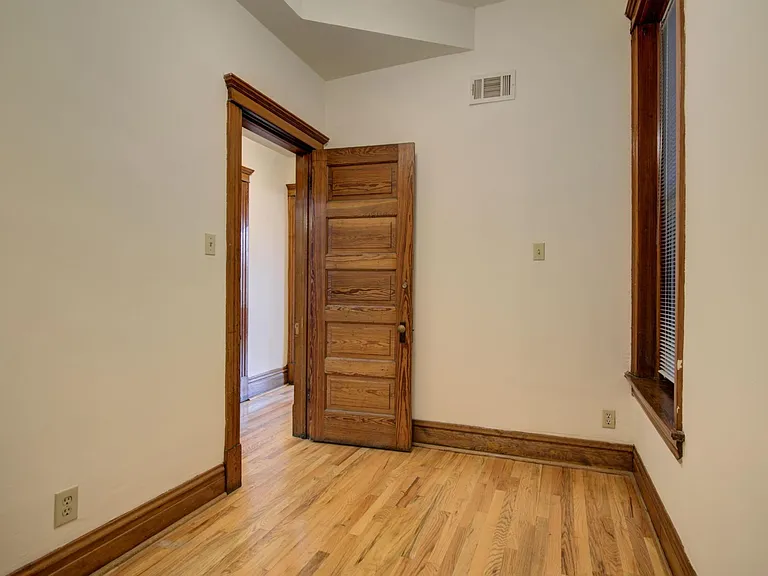 638 W Drummond Pl #1F — Photo 11