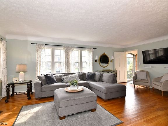3rd image of 2556 Fenwick Rd