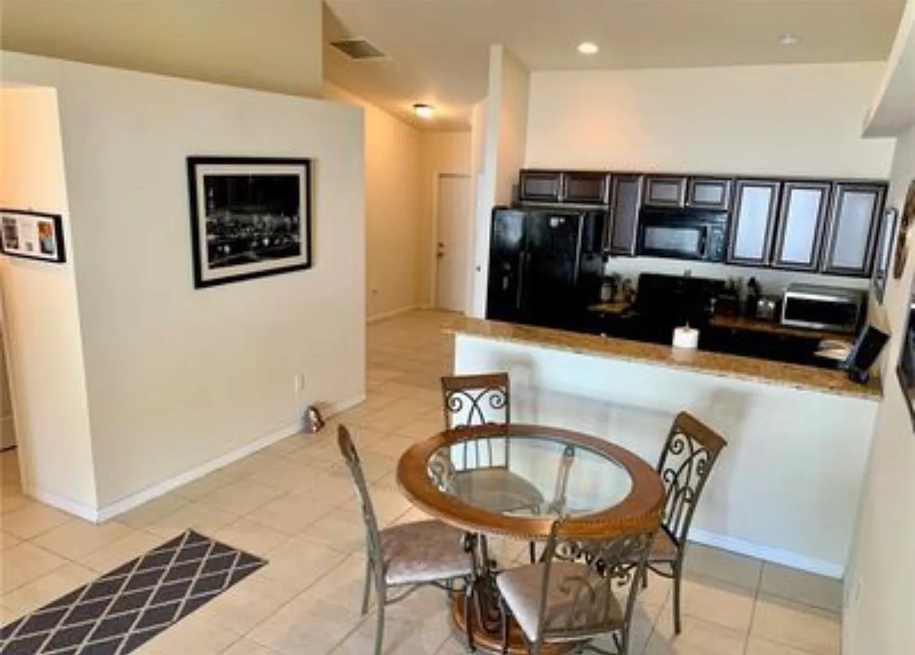 3 bed, 1250 sqft, $1,800 — Photo 3