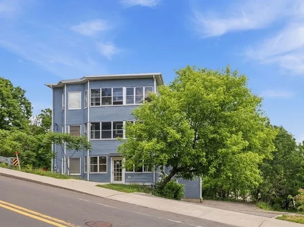 560 Pleasant St, Gardner, MA 01440