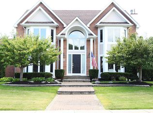 33 Sunburst Cir, East Amherst, NY 14051