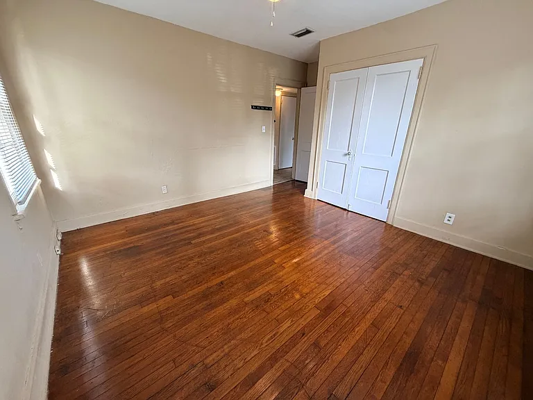 1211 N Oak St — Photo 16