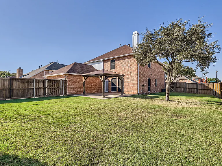 2520 Leicester Ct — Photo 6