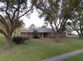 613 Cannan Dr, Angleton, TX 77515