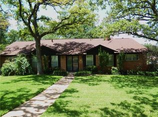 1600 Newsom Ct, Pantego, TX 76013