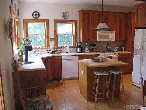 4th image of 26 Lake Dr